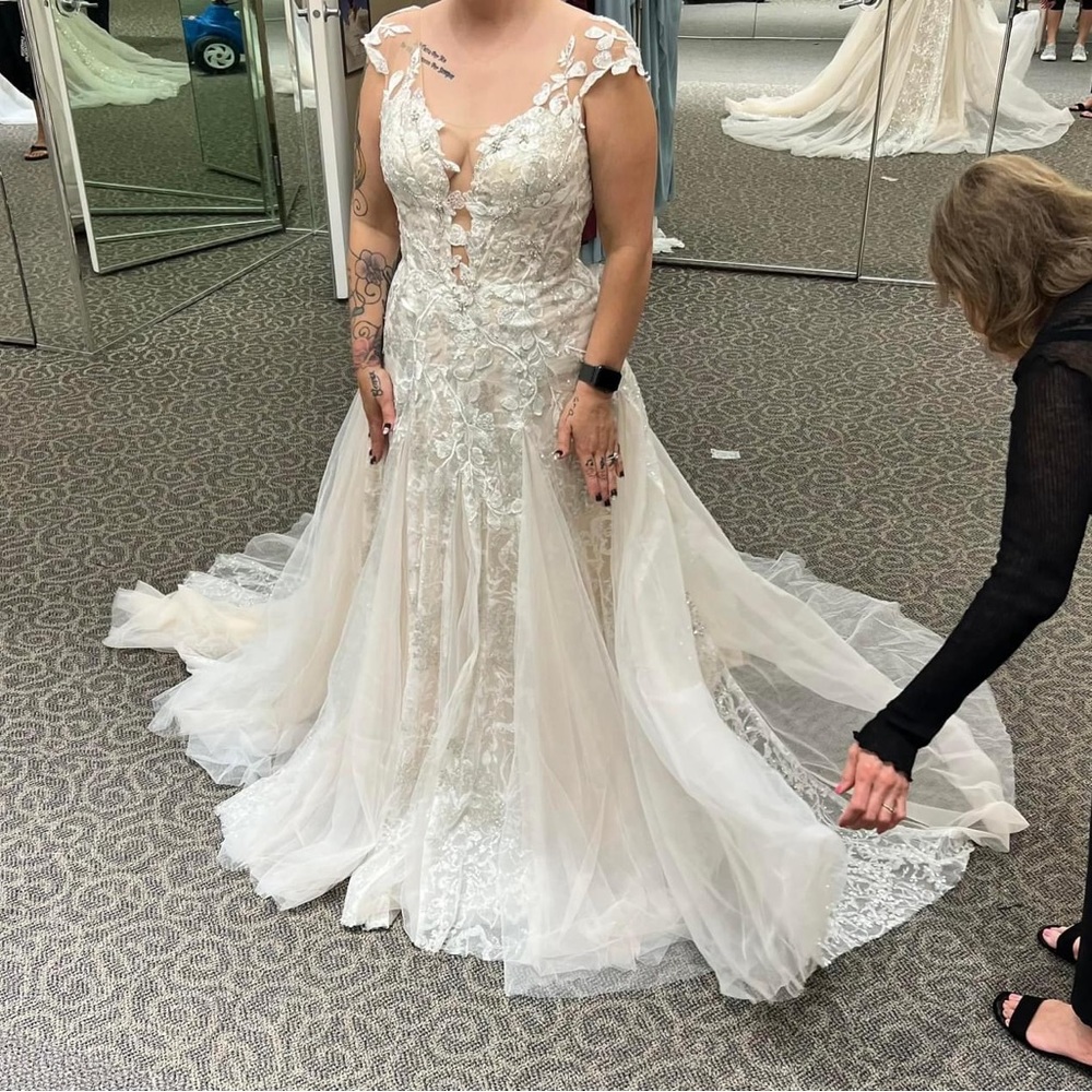 Size 10 gorgeous wedding dress
